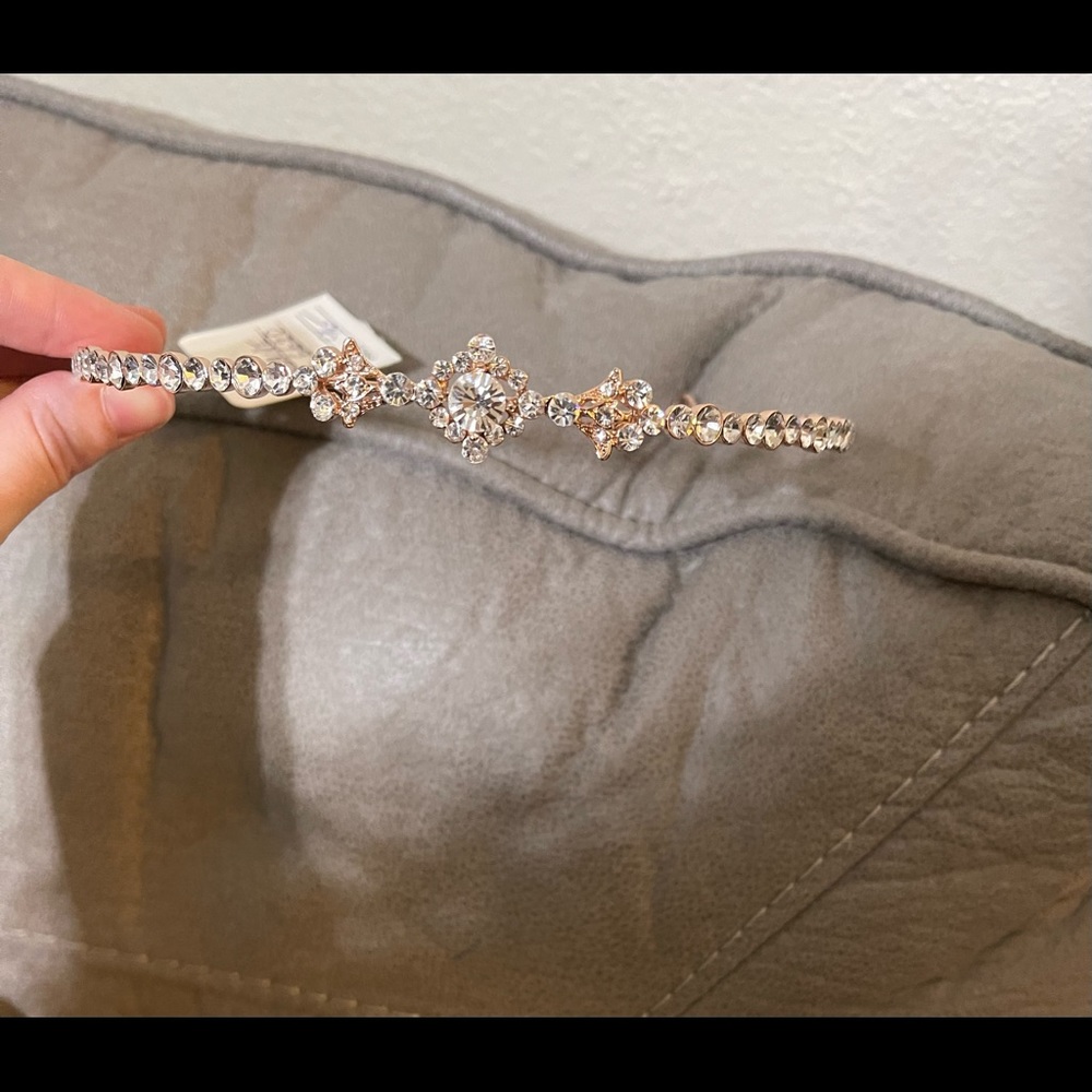 NWT Bridal Tiara! Beautiful! I didn’t end up wearing this at my wedding.